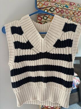 Banana Republic Women's Cream and Black Striped Knit Sweater Vest